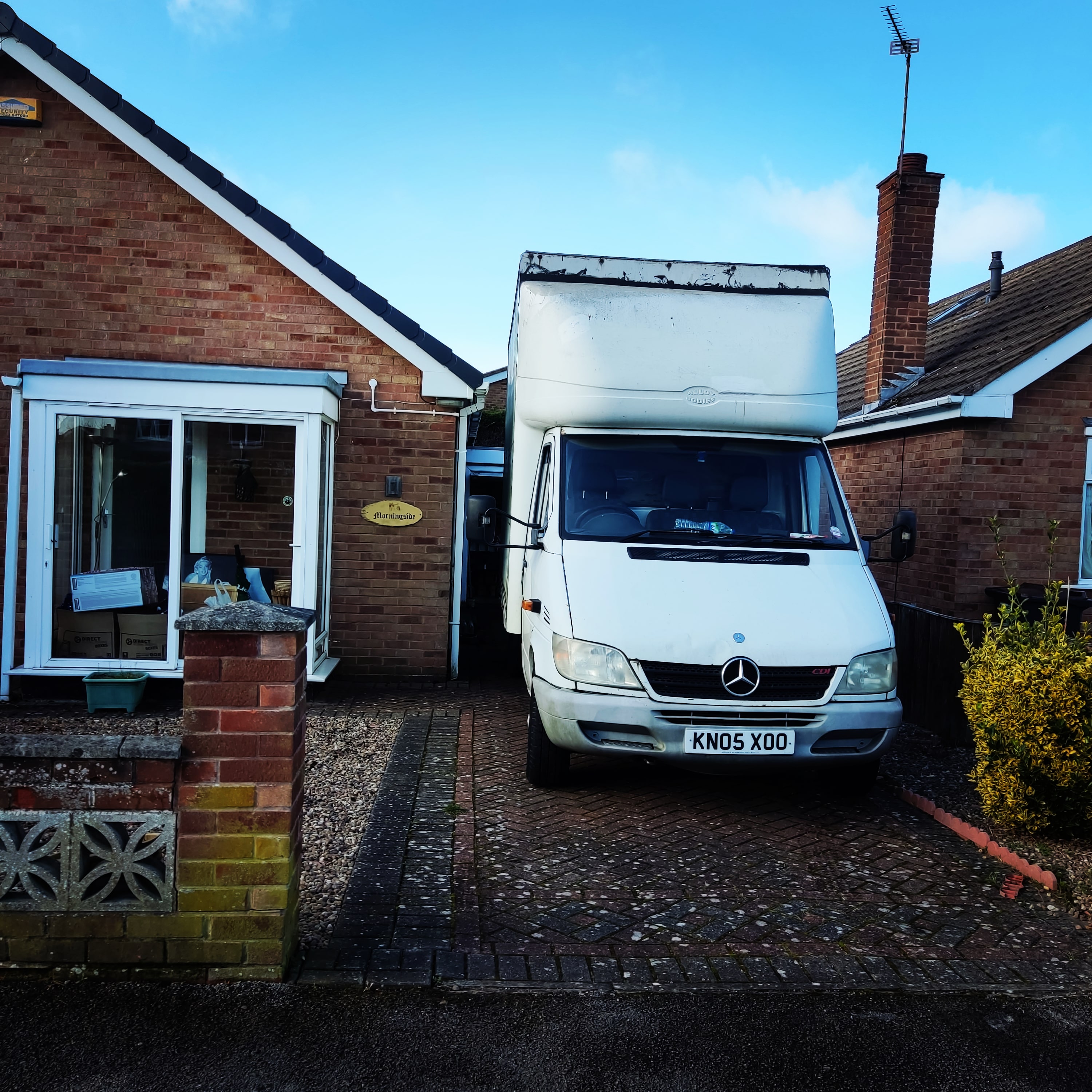 7 Reasons to Use Man and Van Services Over Big Removals and Van Hire Companies